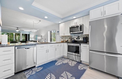 Jupiter Condo | 2/2 Condo Steps from the Beach