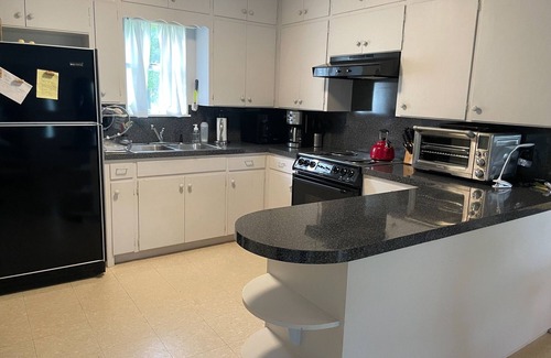 Buchanan Dam House | 2/2, sleeps 10, deep-water dock, dog-friendly