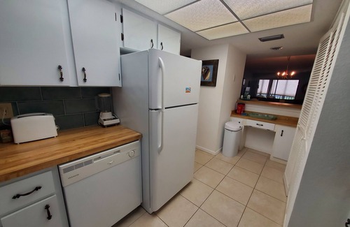 Port Charlotte Condo | 2/2 Spacious Condo 15 min away from Gulf Coast Beaches