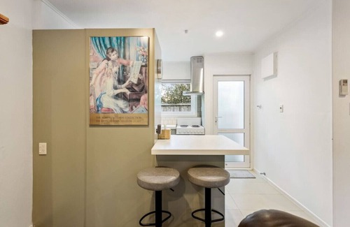 Epsom House | 2/32 Ferryhill Road, Epsom, Auckland 1023, New Zealand
