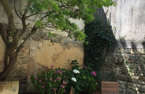 Bayeux Apartment | 2/4 persons in the heart of Bayeux with small private garden