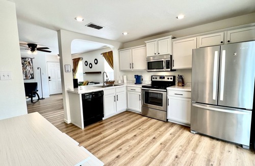 Southside House | 2.5 miles to Lackland BMT/12 miles to Sea World/Riverwalk