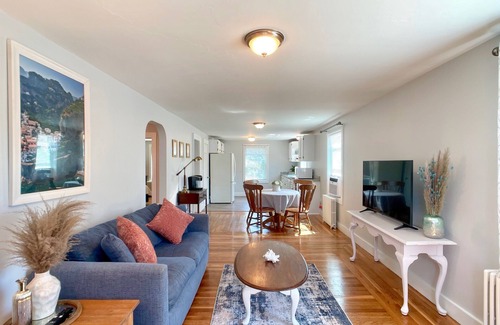 Newport East Apartment | ~2.5mi to Beaches & Downtown Newport - Private Apartment