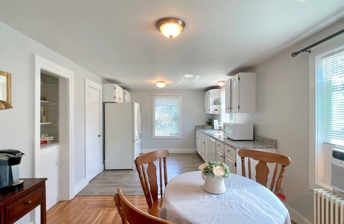Newport East Apartment | ~2.5mi to Beaches & Downtown Newport - Private Apartment