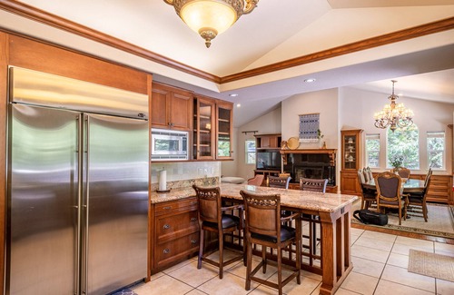 Fish Camp House | 2.8 miles to Yosemite entrance! Beautiful, spacious Mtn home with 2-level decks!