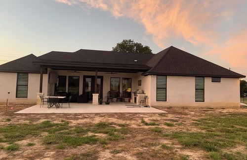 College Station House | 2 acres, gatedn5 miles to TAMUnPatio with fire pit, tv, grill, sitting area