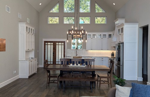 Chandler House | 2 acres of luxury on Lake Palestine