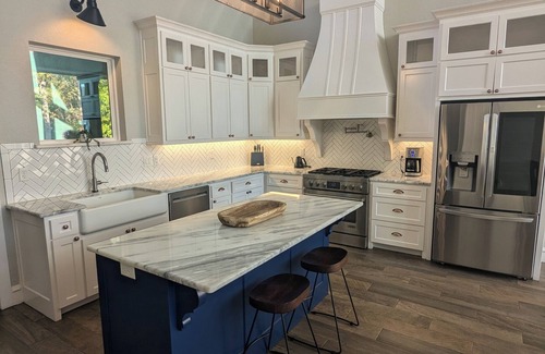 Chandler House | 2 acres of luxury on Lake Palestine