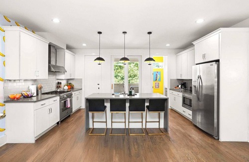 Eighth Avenue House | 2 Adjacent Gem Great for Big Groups! 8th Ave S