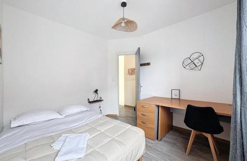 Aubiere Apartment | 2 appartements réunis 6 chambres parking 16 pers
