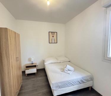 Aubiere Apartment | 2 appartements réunis 6 chambres parking 16 pers
