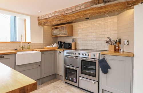 Thrussington Cottage | 2 BACK LANE, pet friendly, character holiday cottage in East Goscote