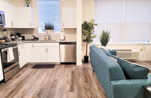 Bound Brook Apartment | 2 bd/2ba in Historic Bound Brook