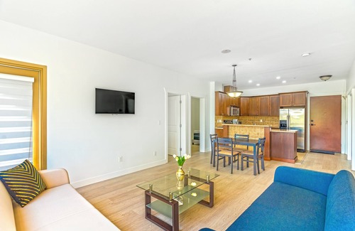 Surrey Apartment | 2 BD + Den Unique and Private space(208)