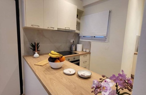 Kinosargous Apartment | 2 bd renovated flat at acropolis