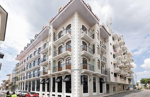 Panama City Condo | 2 bdr 🛏️+ 1 bthr 🛁 Apt in Casco Viejo w/Rooftop Pool 👙🌇📸