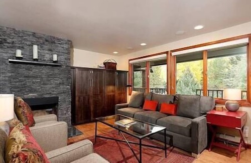 Aspen Apartment | 2 Bdrm Central Condo with Pool, Aspen, fireplace.