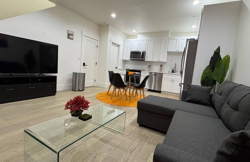 Federal Way House | 2 BDRM Modern Meets Cozy in Federal Way