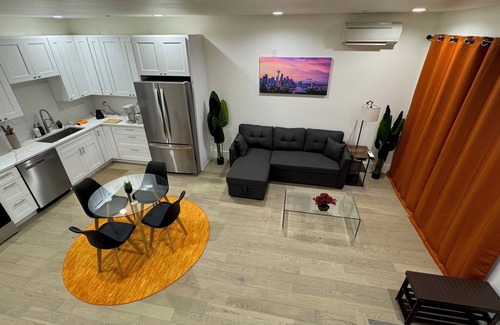Federal Way House | 2 BDRM Modern Meets Cozy in Federal Way