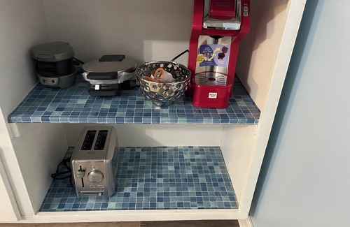 Dice Apartment | 2 bdrm, sleeps 7 apartment. Pet friendly. Pool onsite. Outdoor grill. Hazard, KY