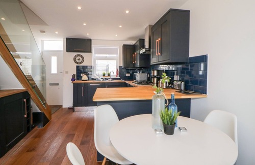 Turnchapel Cottage | 2 BEACH COTTAGE, pet friendly, character holiday cottage in Hooe
