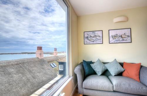 Lyme Regis Apartment | 2 Beach Way House