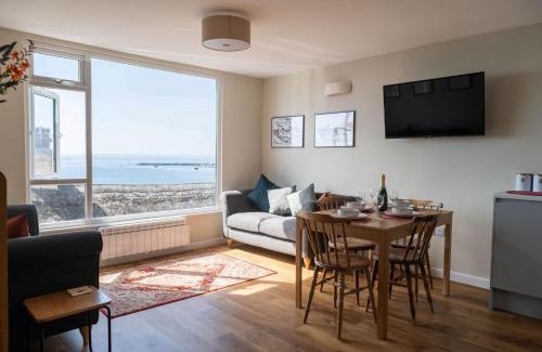 Lyme Regis Apartment | 2 Beach Way House