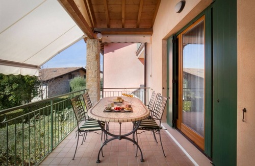 Albisano Apartment | 2 beautiful pools and 1 whirlpool with a fantastic lake view (pools are not heated)