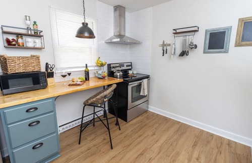 Greensboro House | 2 bed/1 ba-across f/Coliseum/GAC