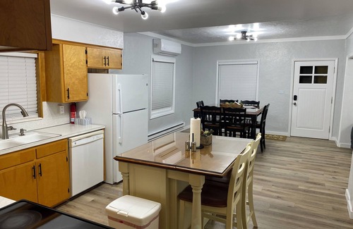 Richfield House | 2-Bed, 1-Bath Quiet Home near MTB trails, city parks, ATV Trails, National Parks