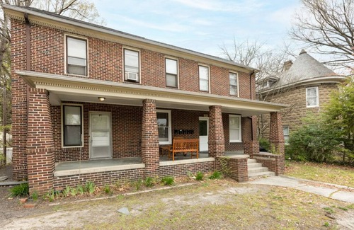 Downtown Greensboro Condo | 2 bed 1bath modern and cozy condo in vibrant neighborhood downtown Greensboro