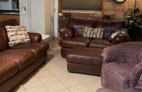 Badger House | 2 Bed/1Bath Triplex Log Cabin - Unit B