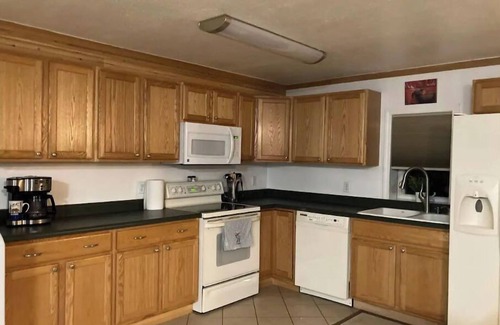 Badger House | 2 Bed/1Bath Triplex Log Cabin - Unit B