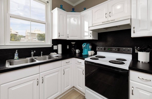 Saint Simons Island House | 2 bed/2.5 bath upstairs Unit - Walk to the Beach!
