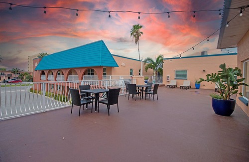 North Redington Beach Condo | 2 Bed, 2 Bath, 1 minute walk to the sand!