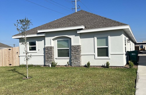 Pharr Apartment | 2 bed 2 bath Apartment with Keyless entry near hospitals and shopping centers!