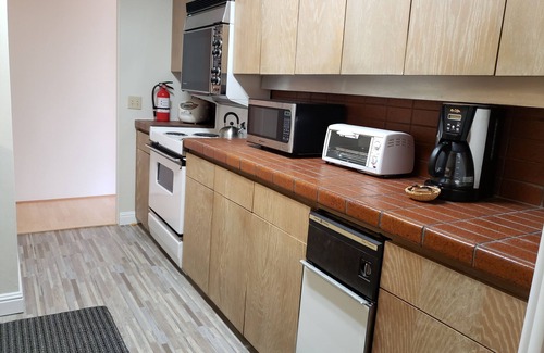 McCully - Moiliili Condo | 2 Bed 2 Bath Condo - Stunning Ocean views, Spacious, Clean and Comfortable