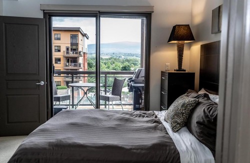 South Pandosy Apartment | 2 Bed 2 Bath Corner Unit Overlooking Pool #501