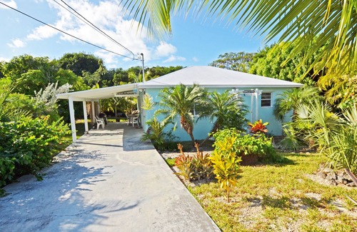 Spanish Wells Cottage | 2 bed/2 bath Cottage - 1 minute walk to the Beach - Quiet Neighborhood - Kayak