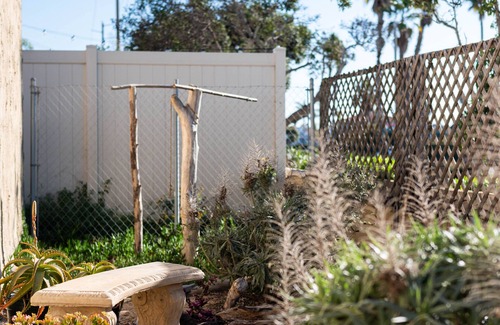 Oxnard Dunes House | 2 Bed/2 bath Townhome + Den/Min to beach/1 hr -LA, 30 mi to SB-30 day min