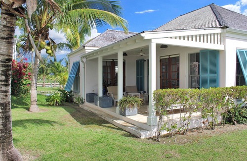 Schooner Bay House | 2 Bed 2 Bath Waterfront House located in Schooner Bay, Abaco