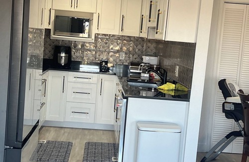 Aurora House | 2 bed And two bath apprtment. Private entrance requires small steps to get in.