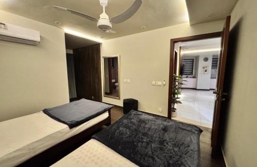 Lahore Apartment | 2 Bed Apartment near Gulberg by Lux Haven Stays
