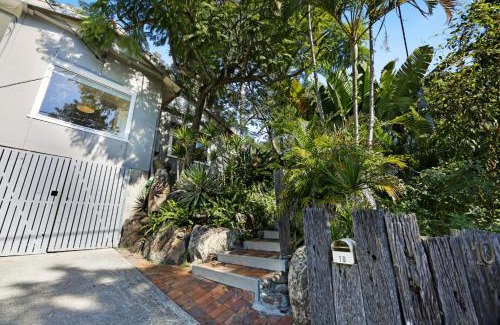 Burleigh Heads House | 2-Bed Beach House in Burleigh Heads Amidst Nature