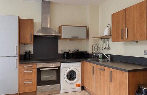 Convention Quarter Apartment | 2 Bed Cozy Apartment in Central Birmingham with Balcony view