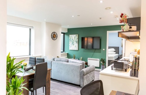Stonnall Apartment | 2 Bed Deluxe Apartment/Free Parking/Free WiFi