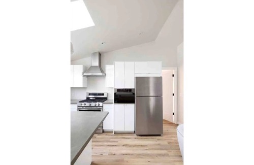Inglewood House | 2 bed Fantastic Inglewood guesthouse w parking
