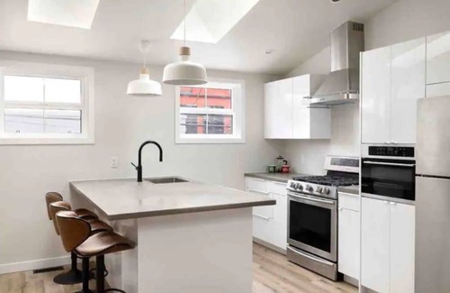 Inglewood House | 2 bed Fantastic Inglewood guesthouse w parking