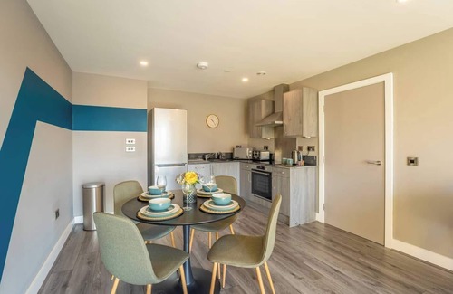 The Docks Apartment | 2-Bed Flat at Monarchs Quay, Liverpool Waterfront