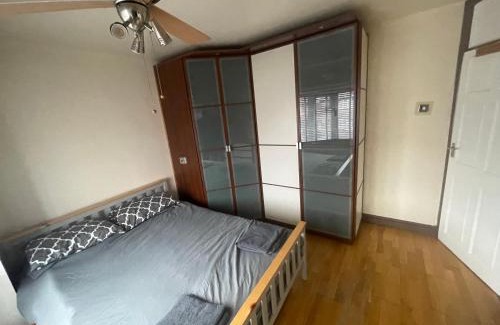 Pinkwell Apartment | 2 Bed Flat near Heathrow Airport & Elizabeth Line